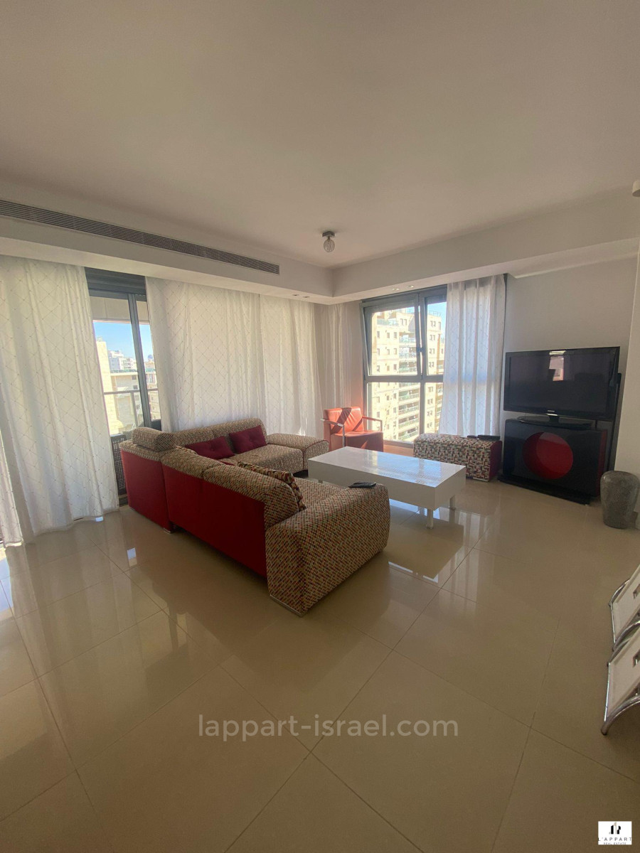 Apartamento 4 cômodos  Tel Aviv Primeira linha de mar 175-IBL-3288