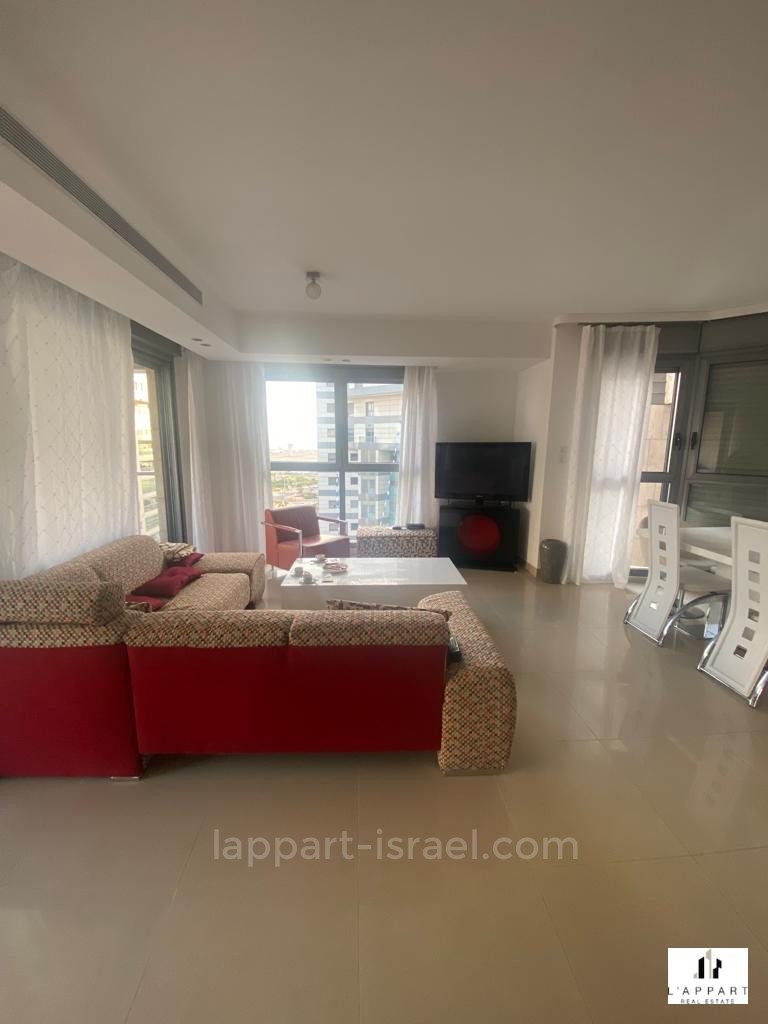Apartamento 4 cômodos  Tel Aviv Primeira linha de mar 175-IBL-3288