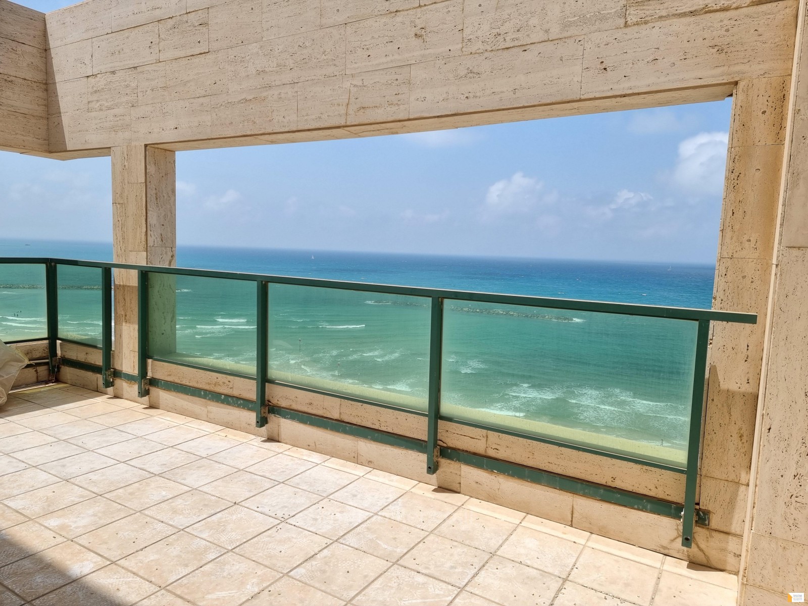 Departamento 4 habitaciones  Tel Aviv Primera línea costera 232-IBL-3557