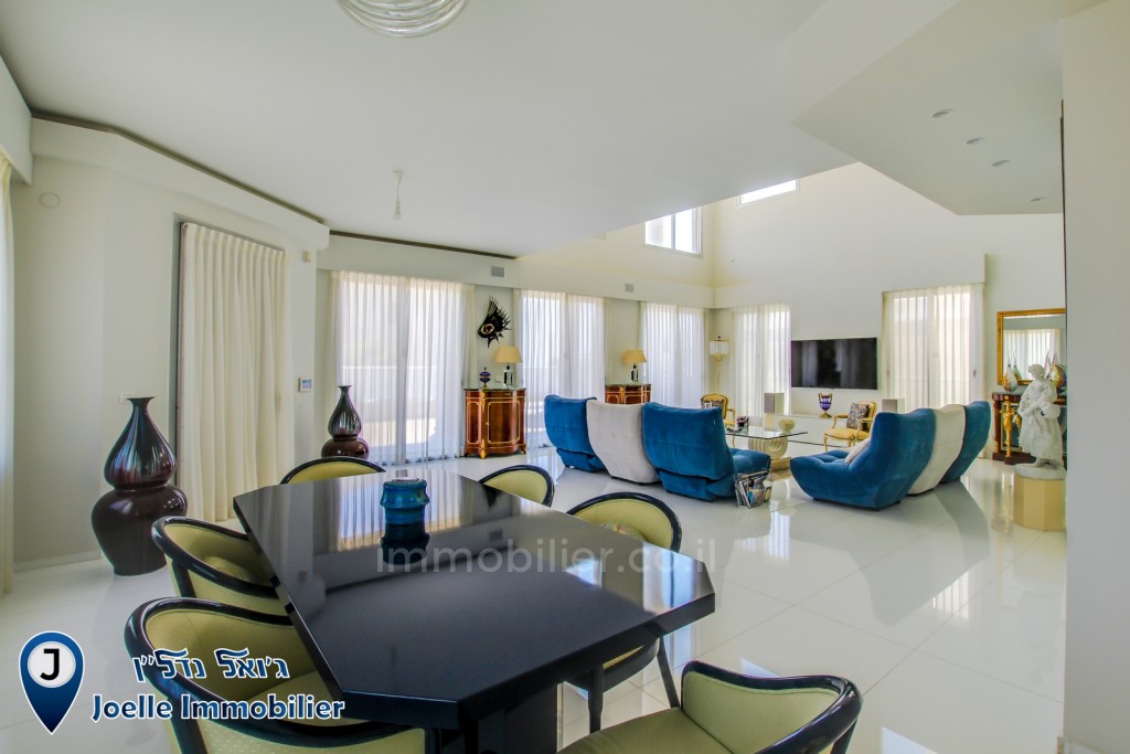 Villa 8 Rooms Netanya Nat 600 316-IBL-1091