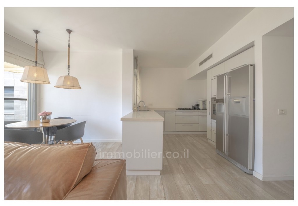 Apartment 5 Rooms Tel Aviv Goush Hagadol 368-IBL-385