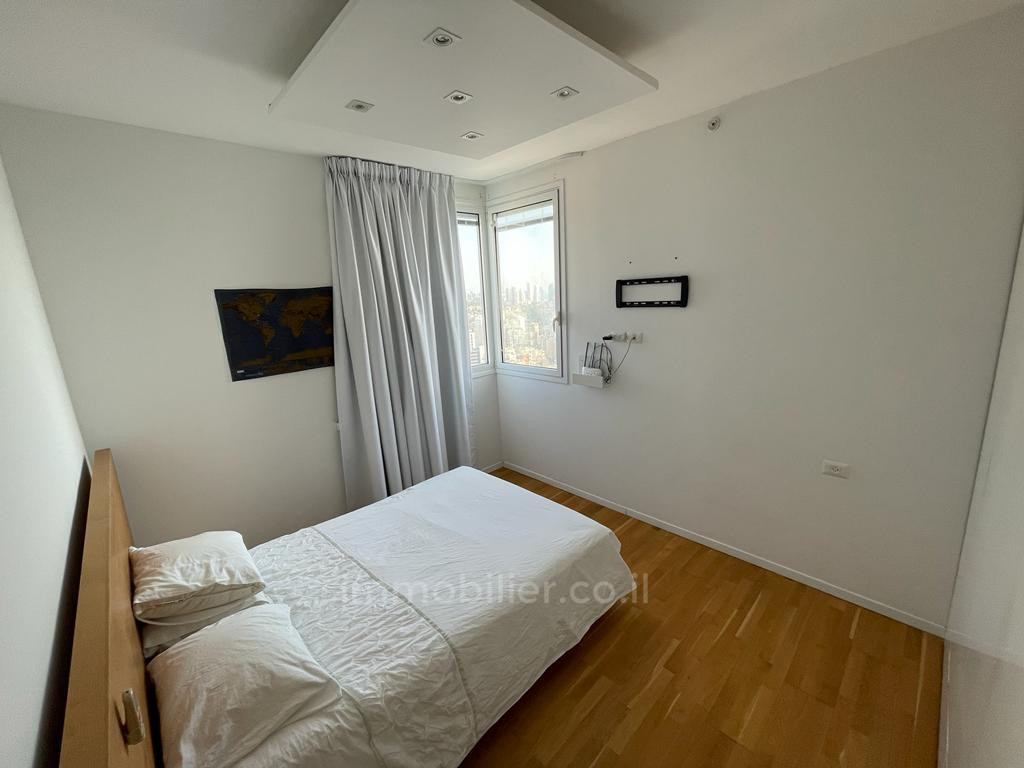 Apartamento 6 cômodos  Netanya Kikar 457-IBL-1329