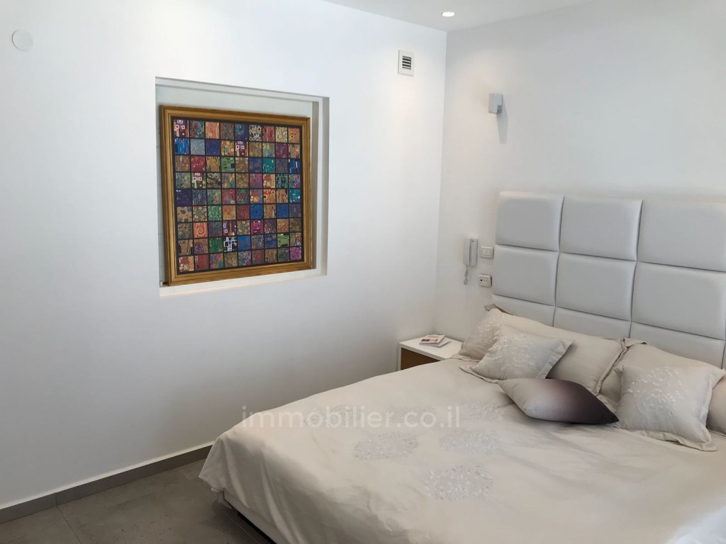 Apartment 4.5 Rooms Tel Aviv Neve Tsedek 457-IBL-415