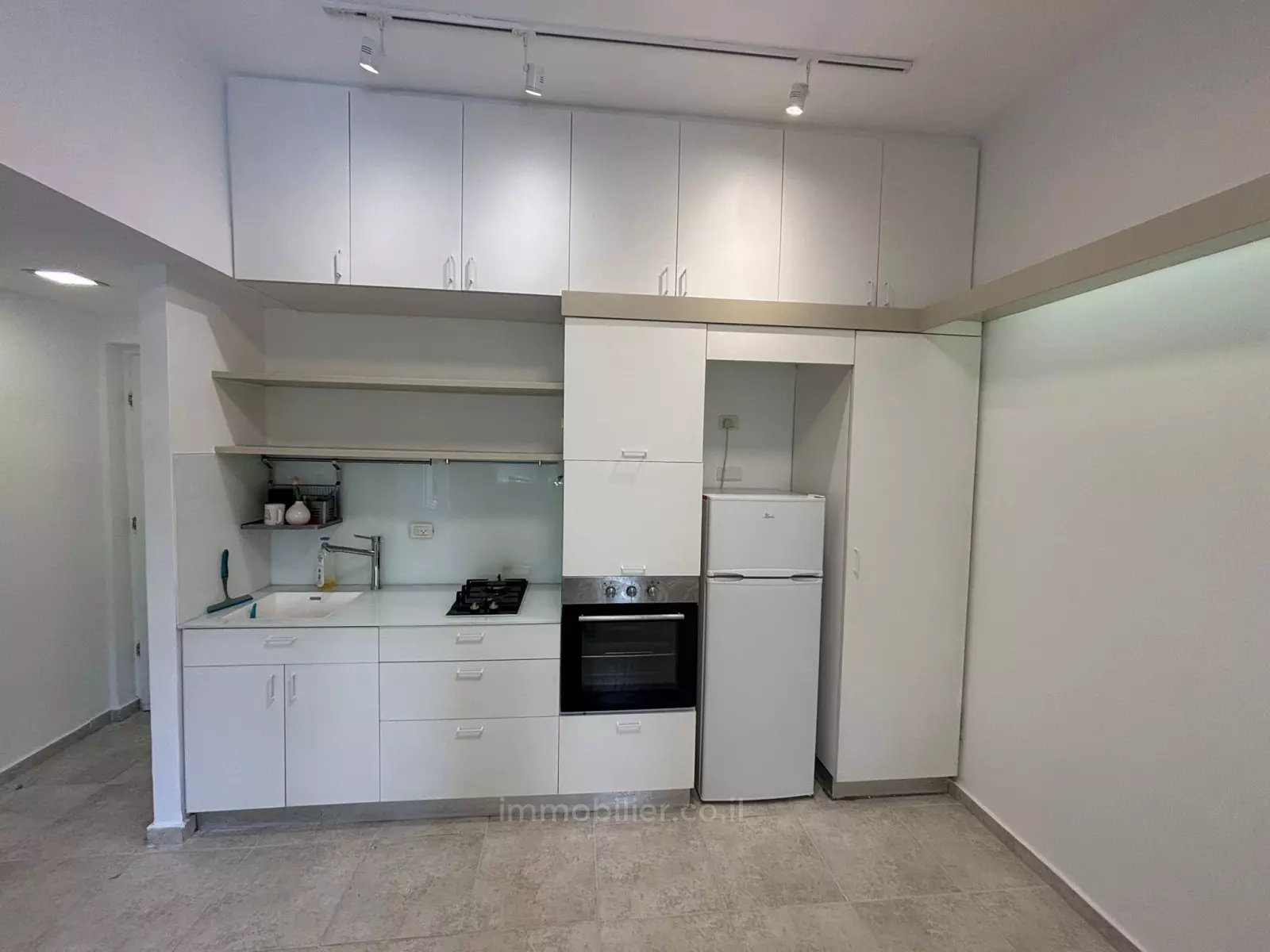 Apartment 3 rooms Tel Aviv City center 232-IBL-3935