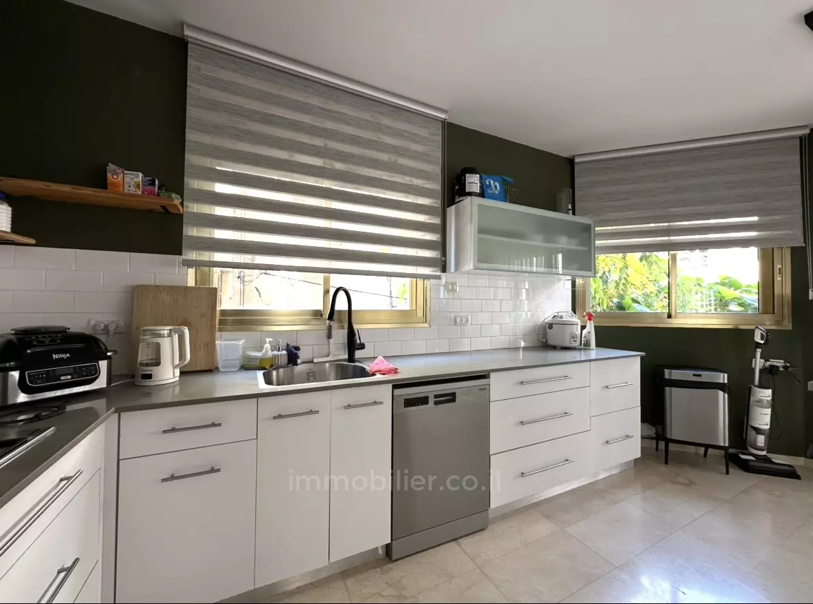 Apartment 4 rooms Tel Aviv quarter of the sea 232-IBL-3953