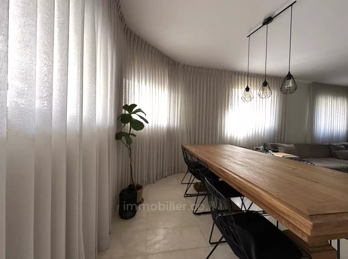 Apartment 4 rooms Tel Aviv quarter of the sea 232-IBL-3953