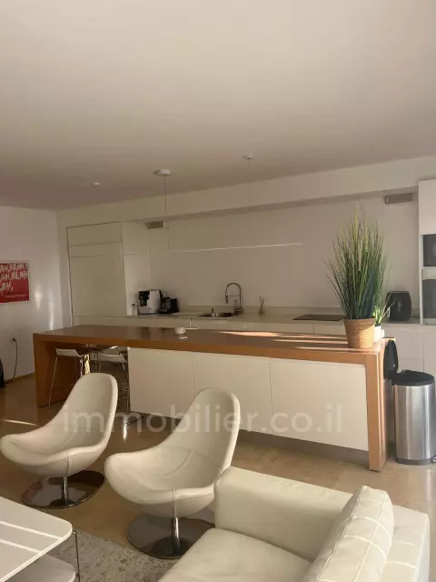 Apartment 4 rooms Tel Aviv Ramat Aviv