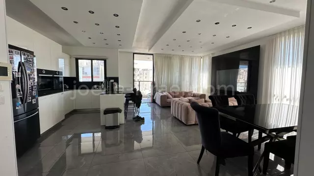 Apartment 4 rooms Netanya City center