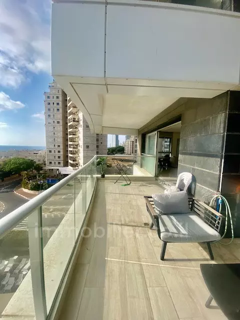 Apartment 4 rooms Netanya Nat 600 342-IBL-6810