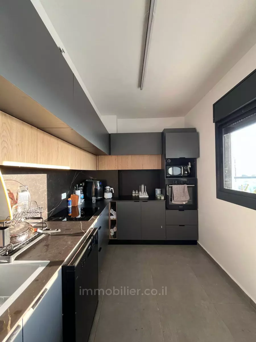 Apartment 4 rooms Netanya City center 457-IBL-1553