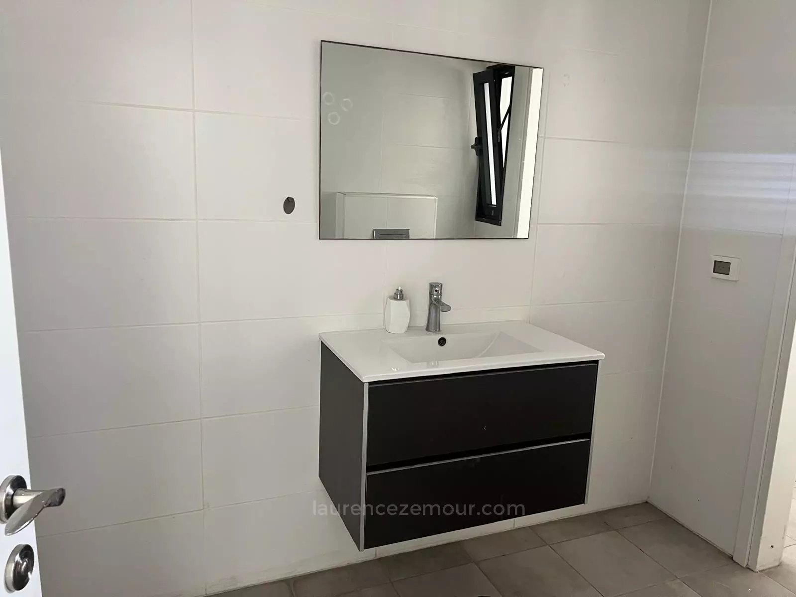 Apartment 5 rooms Herzliya City center 60-IBL-1467