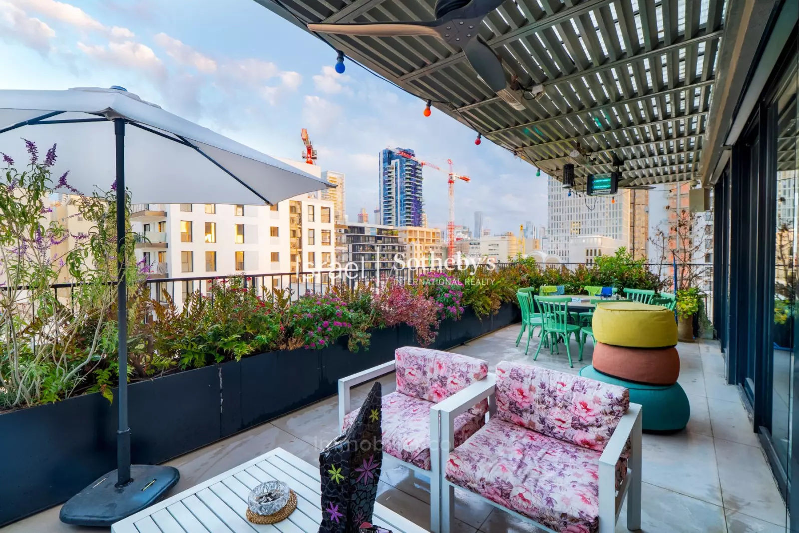 Penthouse 4.5 rooms Tel Aviv City center 651-IBL-70