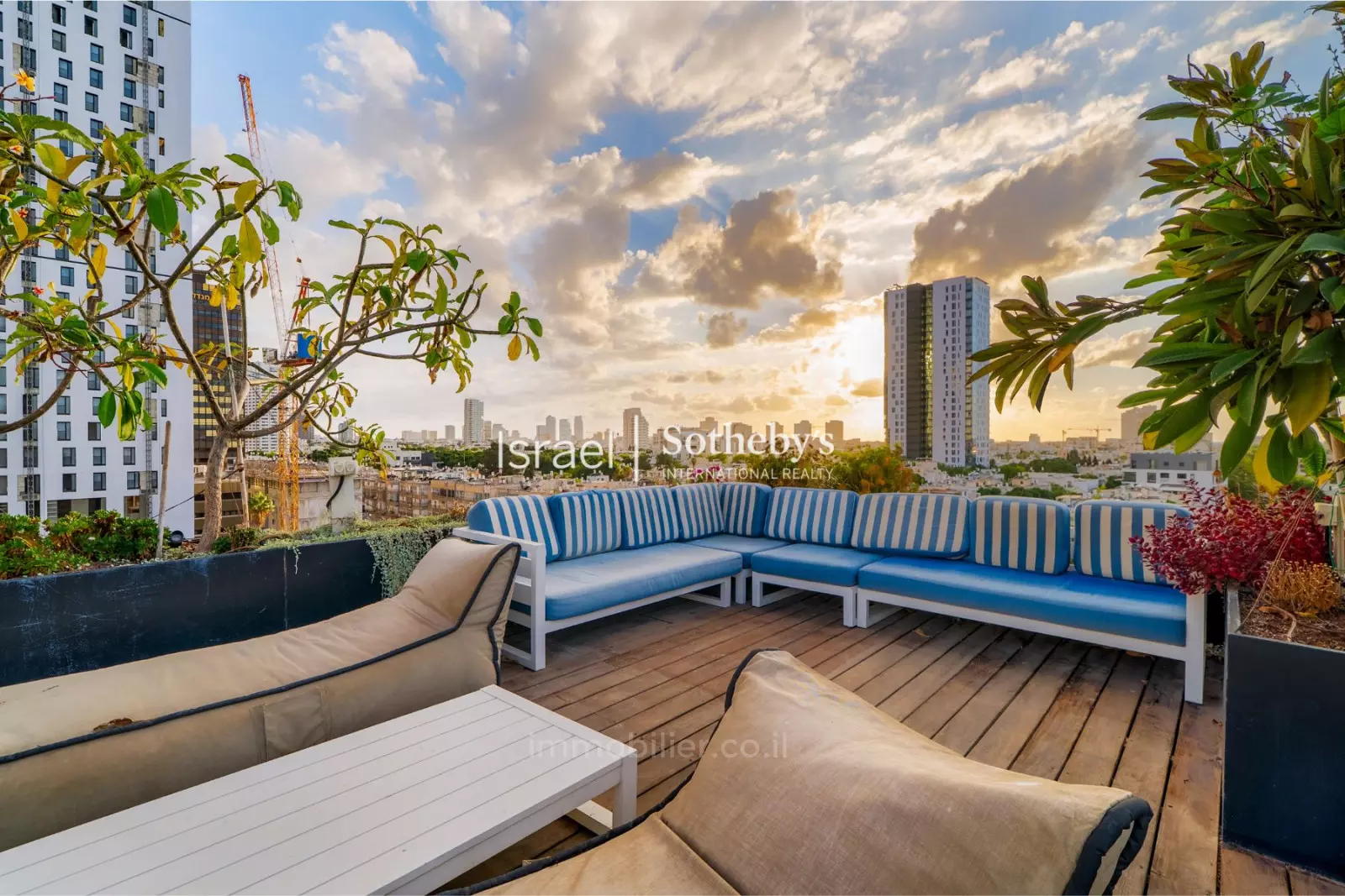 Penthouse 4.5 rooms Tel Aviv City center 651-IBL-70