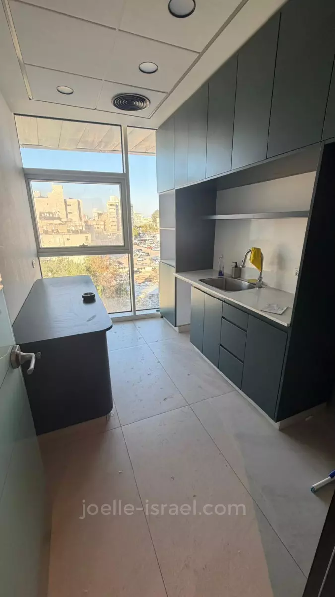 Oficinas 6 habitaciones Netanya Centro de la ciudad 316-IBL-1780