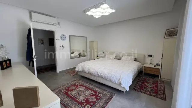 וילה 6 חדרים באר גנים באר גנים