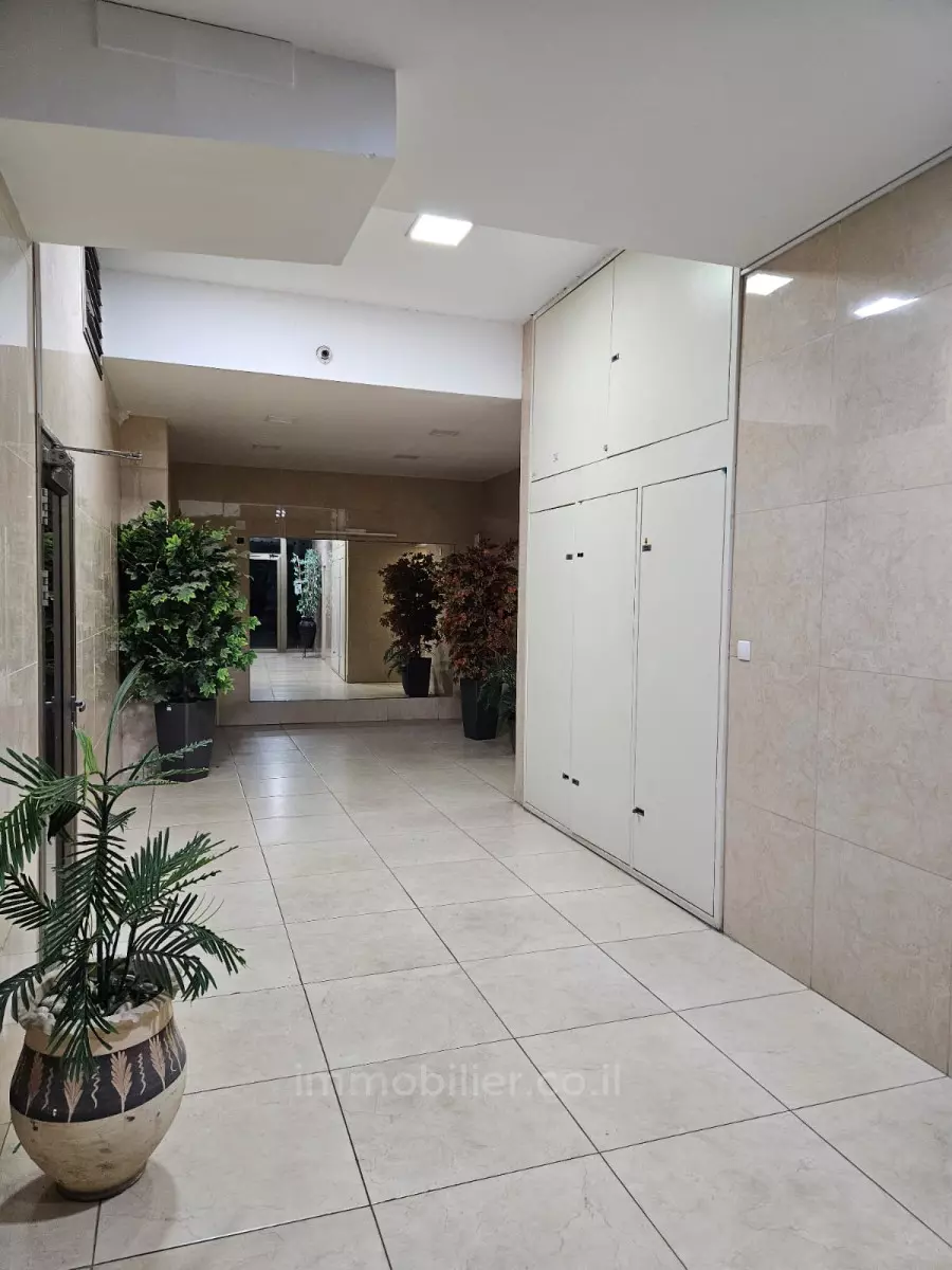 דירה 2.5 חדרים בת ים בת ים 828-IBL-80