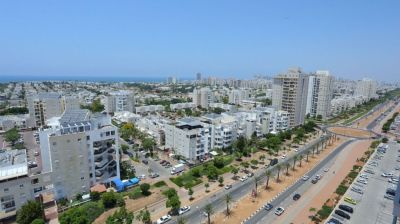 עם מרפסת,שקטה,בבניין יוקרה,מושקעת,ברחוב שקט,קומה גבוהה עם נוף,עם נוף לים,נעימה,מסודרת,מוארת,מרווחת,יפה,כיווינם טובים,פרוייקט איכותי