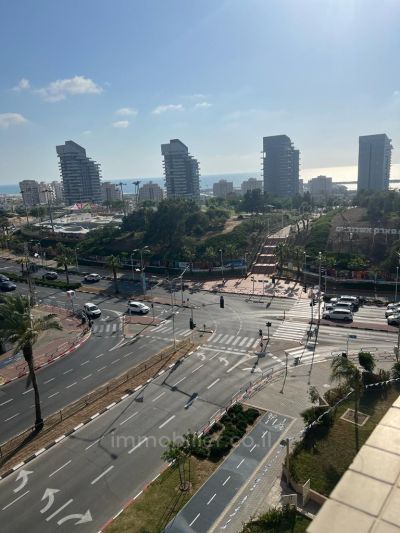 con terraza,en un hermoso edificio,En el centro,Buena ubicación,Piso alto con vista,Cerca del mar,Vista al mar,agradable,luminoso,espacioso,Departamento bonito,Buena orientación,Proyecto de calidad