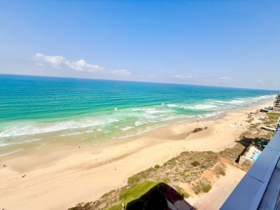 למכירה – דירת 2 חדרים יוצאת דופן בהרצליה פיתוח – קו ראשון מול הים