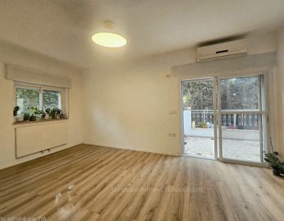 A vendre appartement lumineux avec terrasse Souccah à Arnona - JERUSALEM IMMOBILIER 026786595