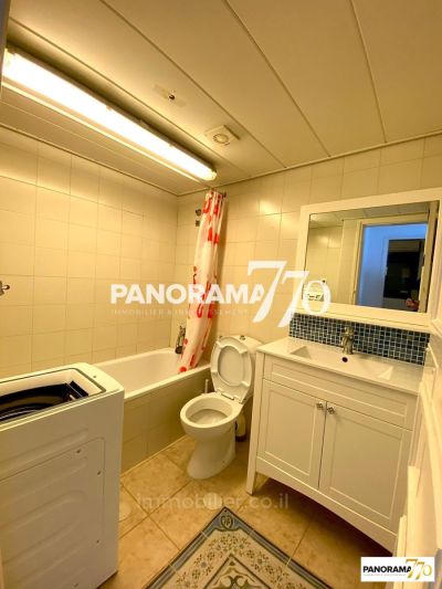 Stage high with sight ,Large,With not missing!