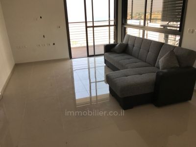 with terrace,in a beautiful building,in center,Good site ,Good occasion ,Stage high with sight , Near to the sea,With not missing!,Pleasant apartment,Clear,Beautiful apartment,Good bargain,Good orientations,In good condition