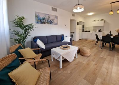 With not missing!,Pleasant apartment,in center,with terrace,Beautiful apartment,Well arranged,Good site ,Good bargain,Good occasion ,Calm,Clear,In street calm ,In good condition,Calm place ,Entirely piece of furniture,High ceilings,Invested,Splendid,New,quality project,Roomy