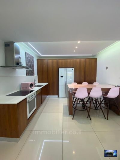 with terrace,Calm,in a beautiful building,Invested,in center,Good site ,Good occasion ,Stage high with sight ,Large,High standing ,Luxurious, Near to the sea,Sight on the sea,With not missing!,Pleasant apartment,Well arranged,Clear,in a new building,New,Roomy,Beautiful apartment,Good bargain,Good orientations,In good condition,Entirely piece of furniture,High ceilings,Splendid,quality project