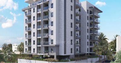 עם מרפסת,בבניין יוקרה,במרכז,מרפסת עם נוף לים,מיקום מצויין,קומה גבוהה עם נוף,קרוב לים,עם נוף לים,לא להחמיץ!,נעימה,מסודרת,מוארת,בבניין חדש,חדשה,יפה,מציאה,כיווינם טובים,מרוהט קומפלט,פרוייקט איכותי