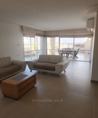 With not missing!,Pleasant apartment,in center,with terrace,Beautiful apartment,Well arranged,Good site ,Good bargain,Good occasion ,Good orientations,Calm,Clear,In street calm ,In good condition,Calm place ,Entirely piece of furniture,Stage high with sight ,Mini penthouse