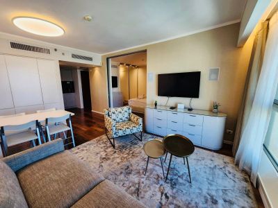 לא להחמיץ!,במרכז,מרפסת עם נוף לים,יפה,מסודרת,מיקום מצויין,מציאה,מציאה,כיווינם טובים,שקטה,מוארת,בבניין יוקרה,במצב טוב,מרוהט קומפלט,קומה גבוהה עם נוף,גדולה,סטנדרטים גבוהים,מושקעת,דירת יוקרה,מפוארת,קרוב לים,פרוייקט איכותי,עם נוף לים