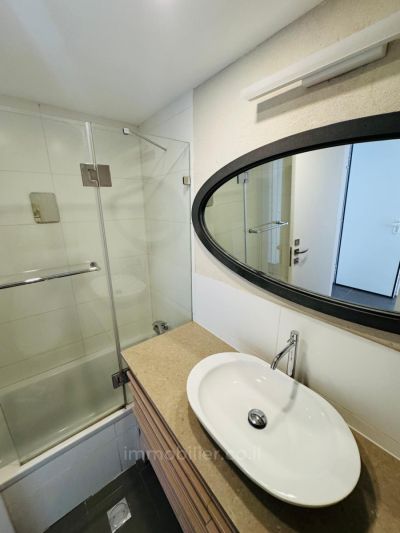 Stunning 3Bed/2Ba with terrace and 2 parking