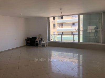 JABOTINSKY STREET - NETANYA CITY CENTER