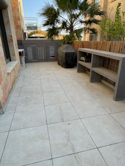 A ne pas manquer !,Agréable,Bien agencé,Bon emplacement,Clair,Endroit calme,Grand jardin,Investi,Magnifique,spacieux