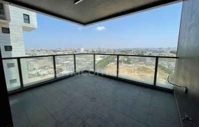 com terraço,em um belo imóvel,excelente estado,Central,Boa localização,Andar superior com vista,Grande,Perto do mar,bem equipado,em um imóvel novo,novo,Lindo apartamento
