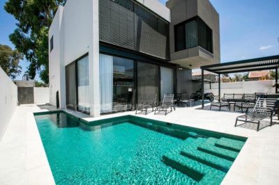 tranquilo,excelente estado,En el centro,Buena ubicación,Grande,Lujoso,bien arreglado,luminoso,espacioso,Totalmente amueblado,Jardín grande,Techos altos,Espléndido