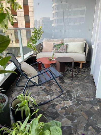 con terrazza,in un bellissimo edificio,investito,al centro,Buona posizione,ben arredato,in un nuovo edificio,Completamente arredato,Magnifico