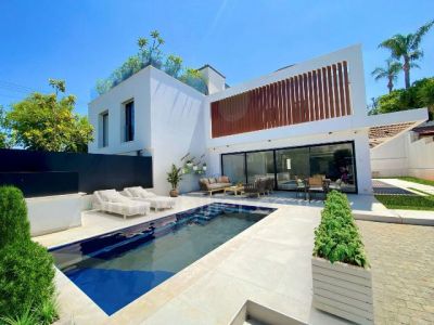 Boa localização,Em uma rua tranquila,Grande,Jardim grande,Alto padrão,Magnífico,novo,espaçoso