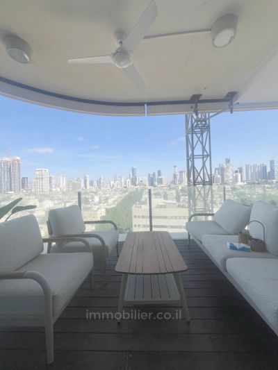 Avec terrasse,Bel appartement,Bien agencé,Dans un bel immeuble,Proche de la mer