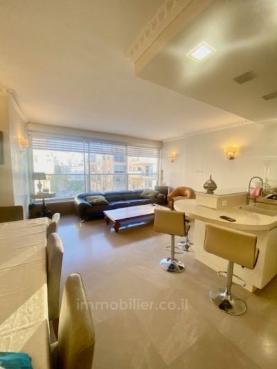 להשכרה דירה 4 חדרים