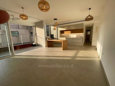 Emplacement idéal ! Joli 3 pièces à vendre, entièrement rénové, Bograshov, Tel Aviv