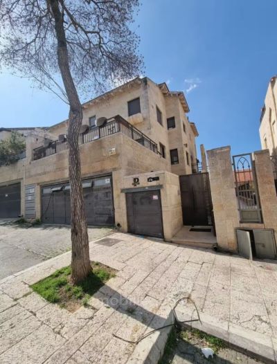 Magnifique et spacieuse villa privée disponible pour les vacances de Pessa'h au cœur de Jérusalem