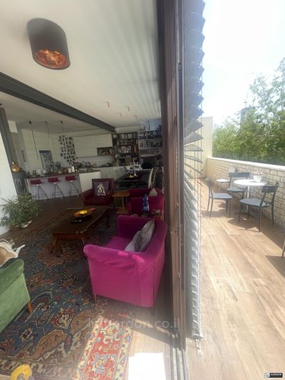 לא להחמיץ!,במרכז,עם מרפסת,מושקעת