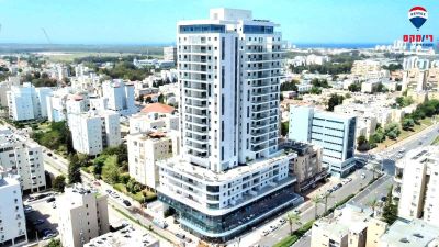 Magnificent new 4 room apartment with large terrace in the center of Hadera