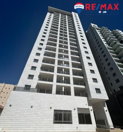 A ne pas rater : Un appartement comme neuf de 5 pièces à la location en plein centre-ville de Hadera !