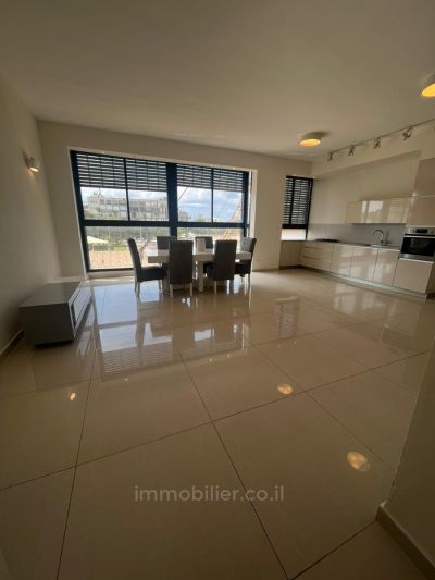 Face au Kikar Rabin - 4 Pieces