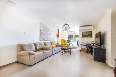 Armon Hanatsiv - 4 Rooms