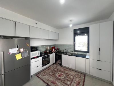 SHIMON PEREZ - 4 PIECES DANS NOUVEAU QUARTIER