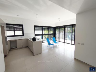 avec terrasse,Bon emplacement,Proche de la mer,agreable,neuf,Magnifique