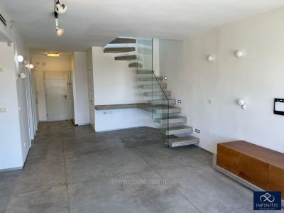 con terrazza,in un bellissimo edificio,al centro,Buona posizione,Bellissimo appartamento,ristrutturato